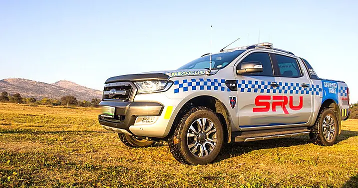 An SRU patrol vehicle in the veld below the Magaliesberg